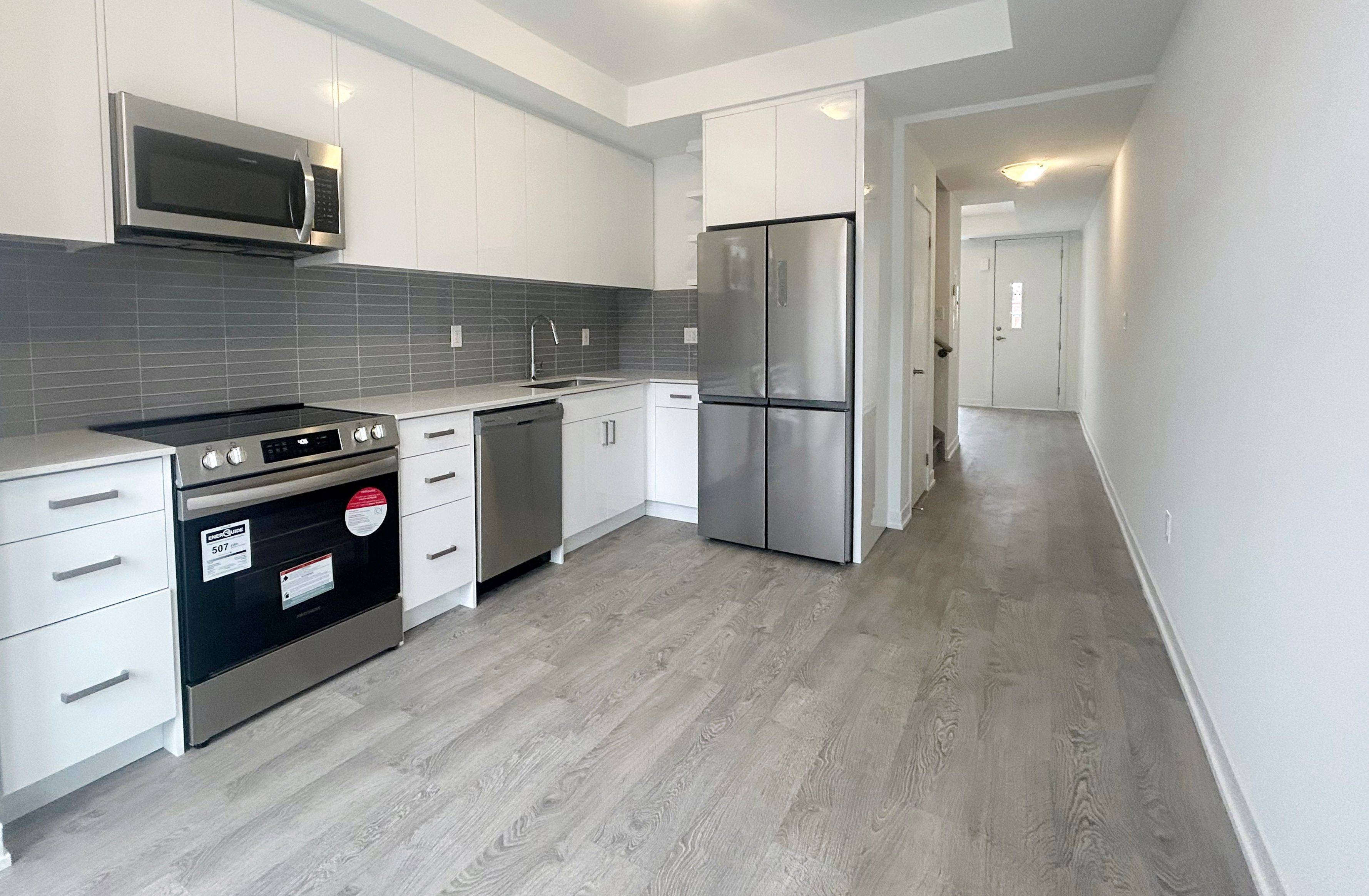 Toronto C04, ON M6A 2M5,36 Turtle Island RD #23