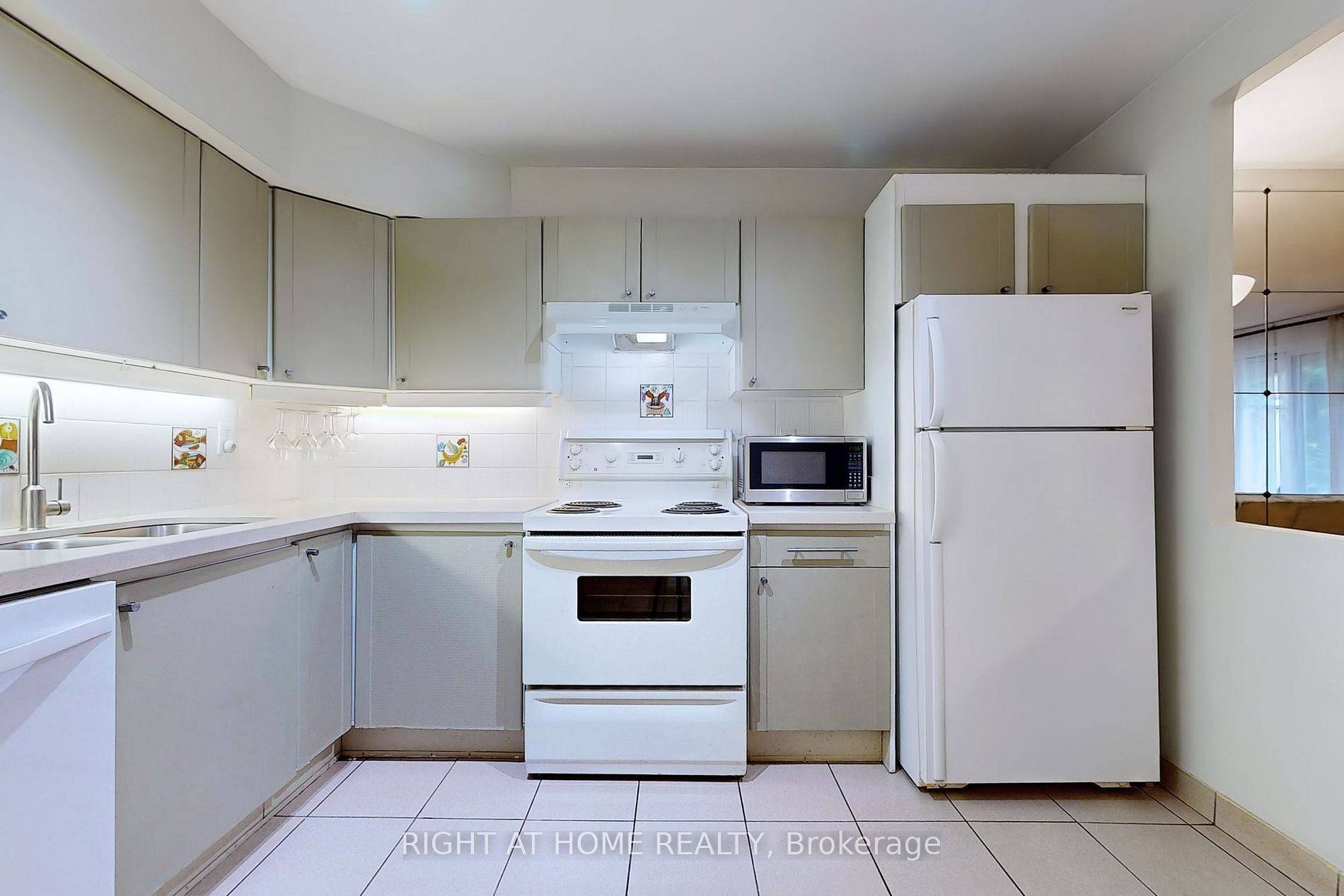 Toronto C15, ON M2H 3J6,25 Pebble Byway #22