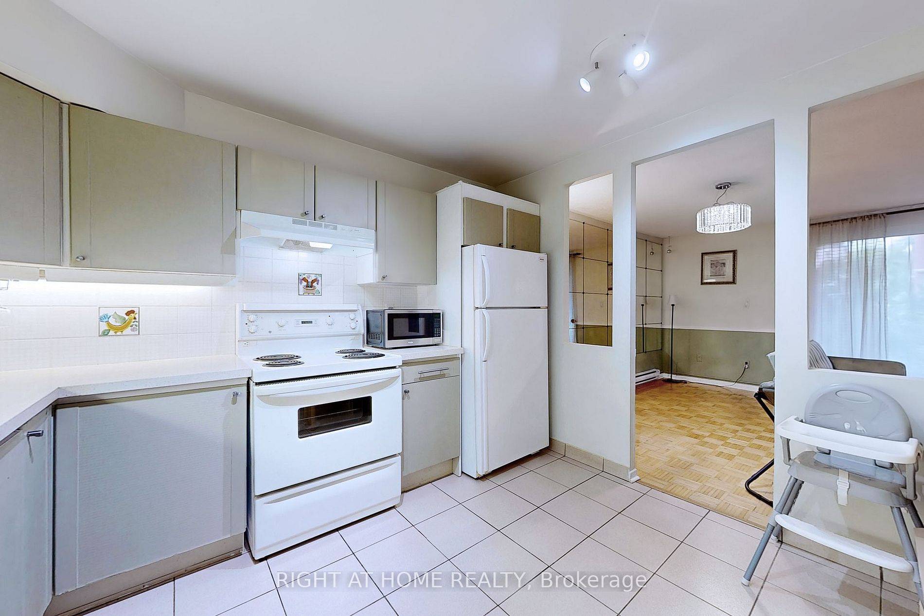 Toronto C15, ON M2H 3J6,25 Pebble Byway #22