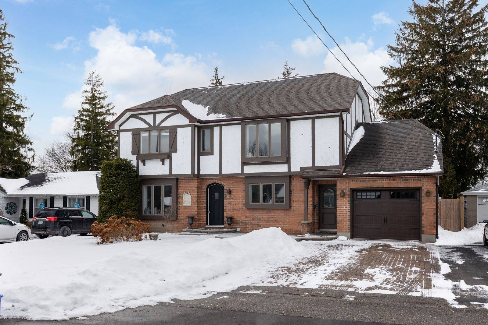 Whitby, ON L1N 5H6,206 High ST