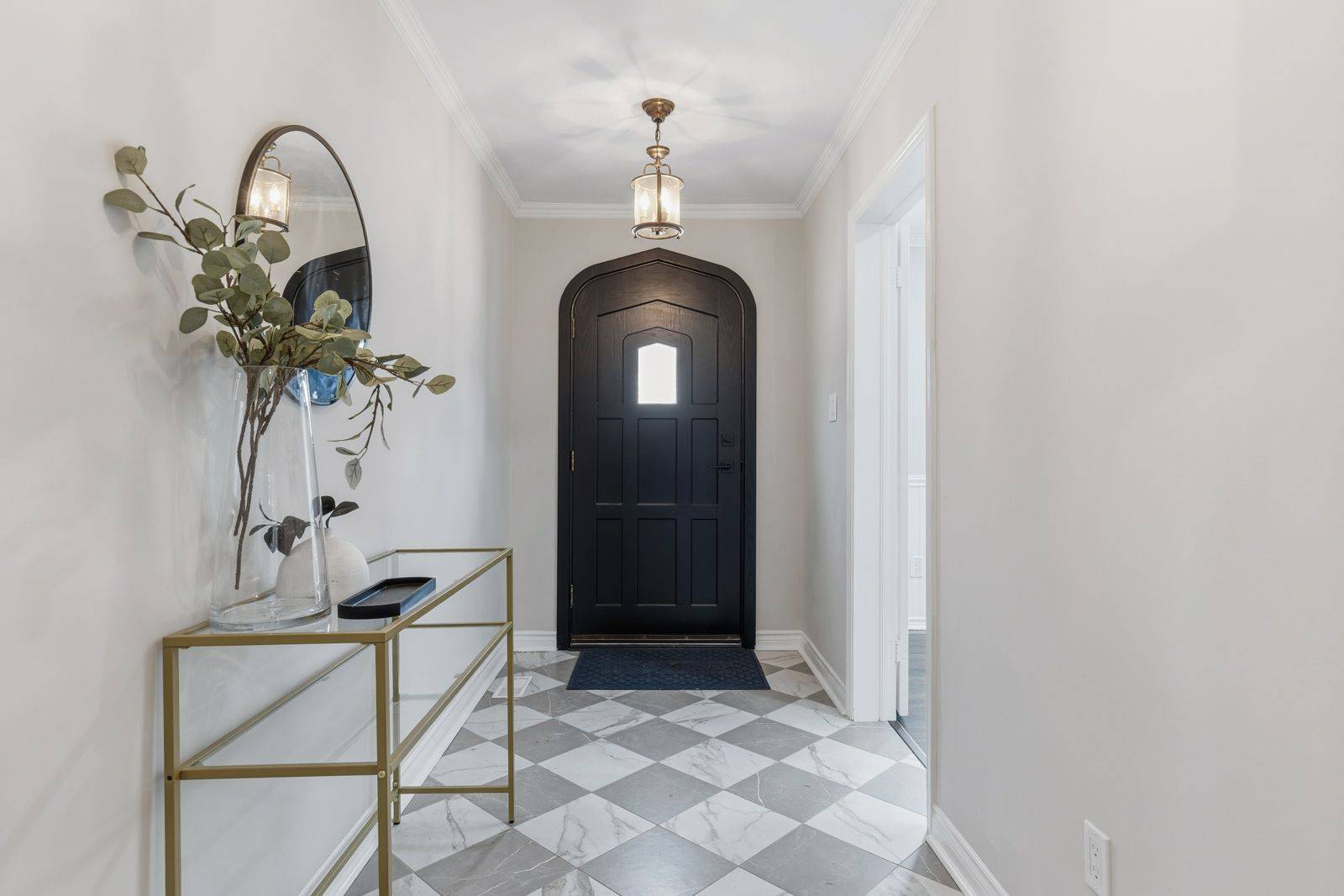 Whitby, ON L1N 5H6,206 High ST