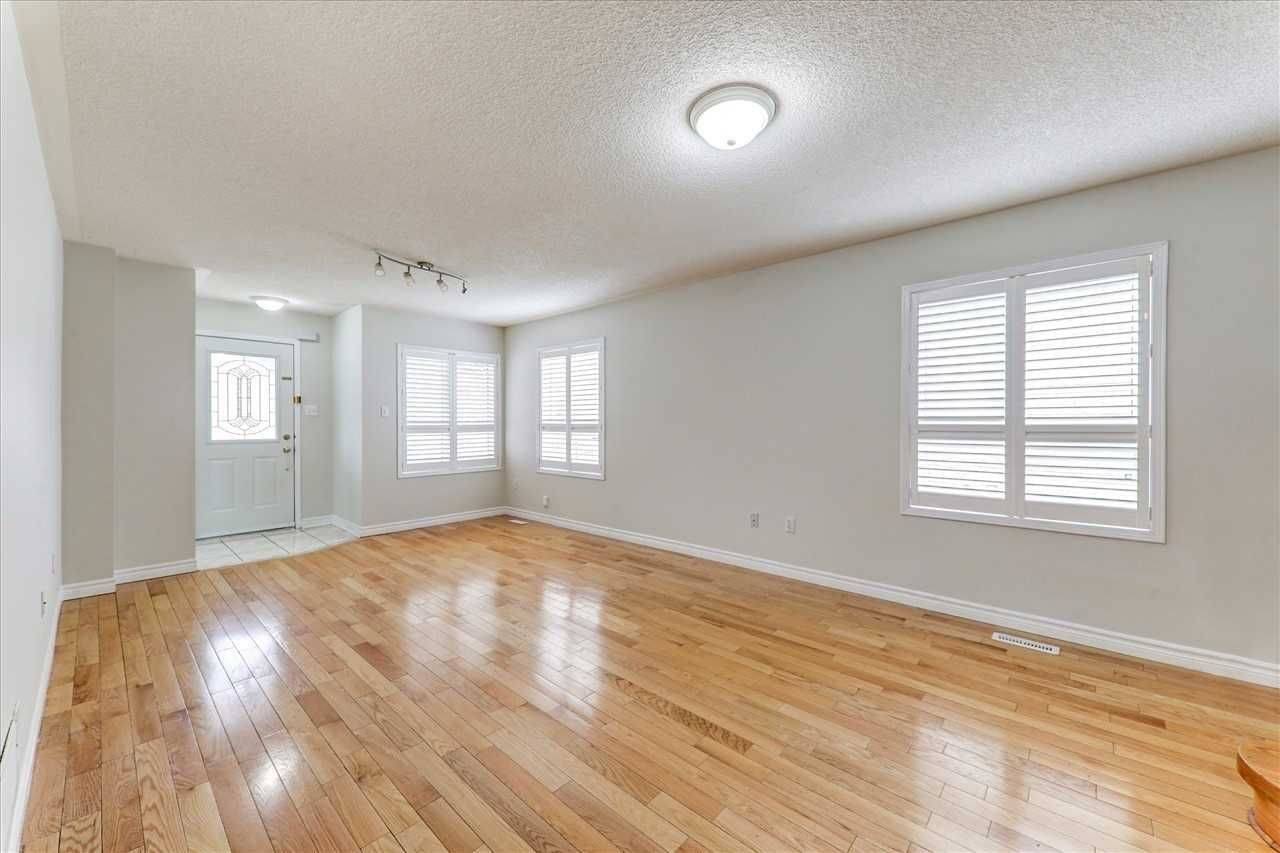 Toronto E11, ON M1X 2A7,621 Staines RD #Upper