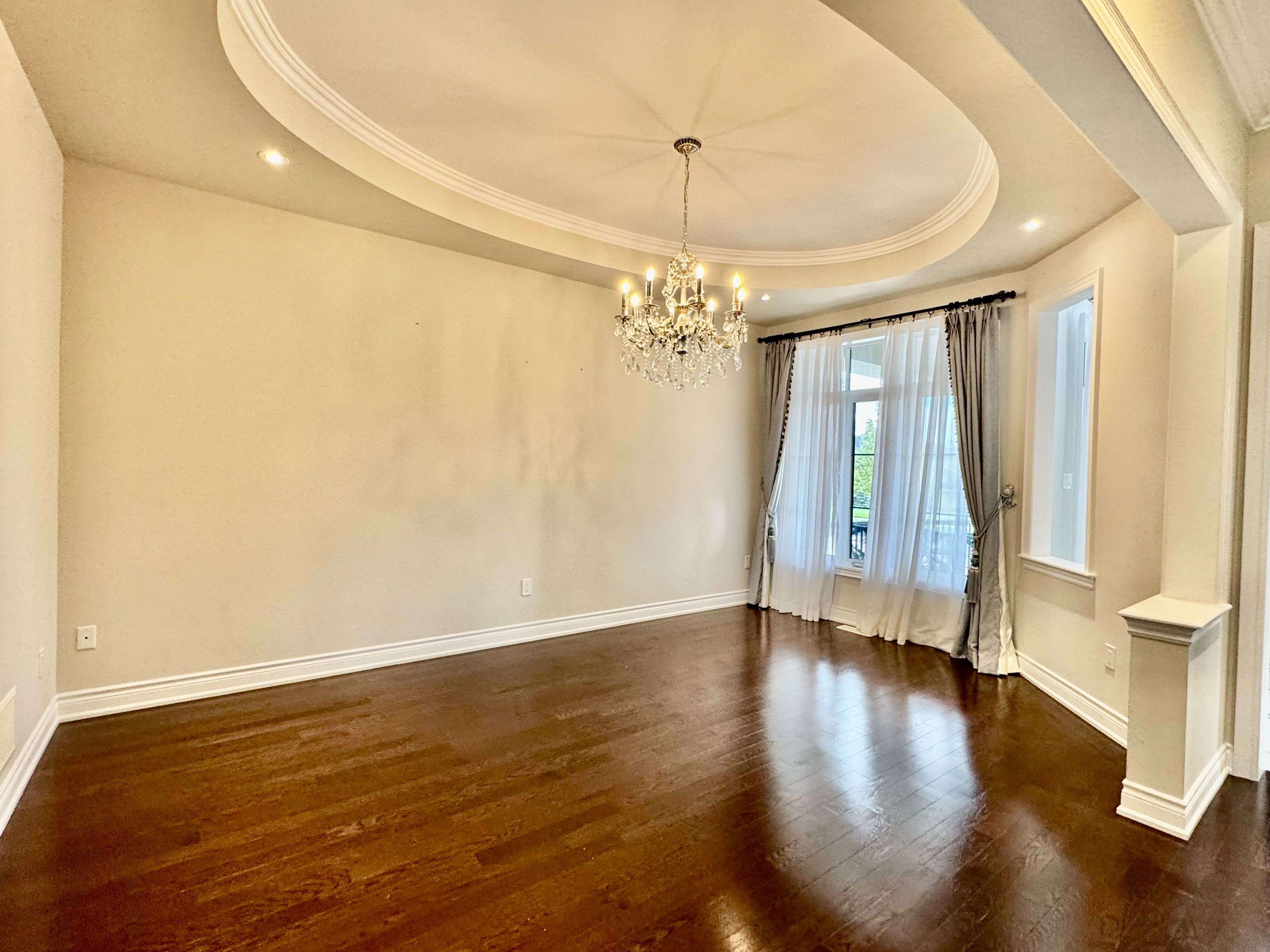 King, ON L7B 0N9,28 Larkin AVE