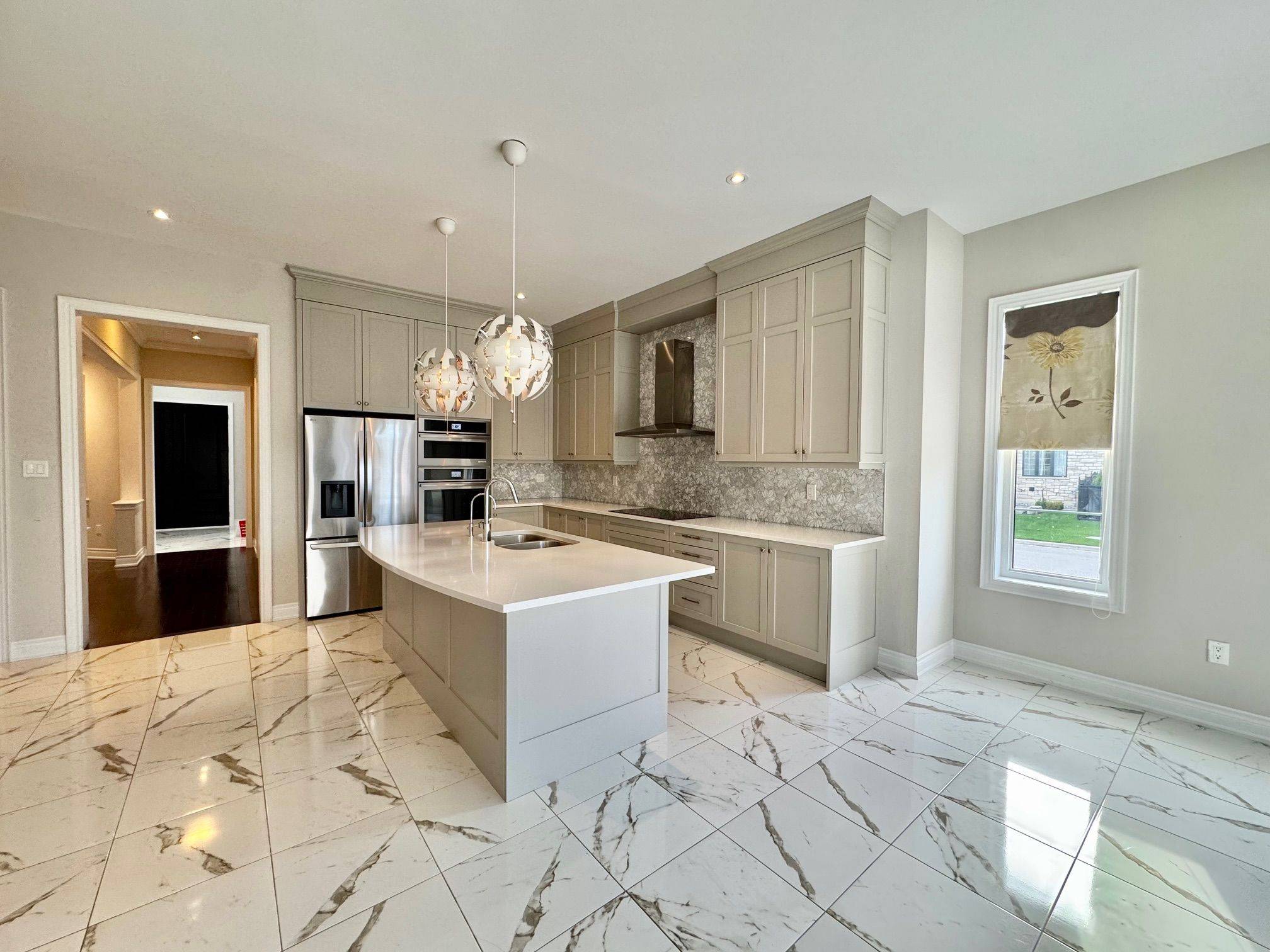 King, ON L7B 0N9,28 Larkin AVE