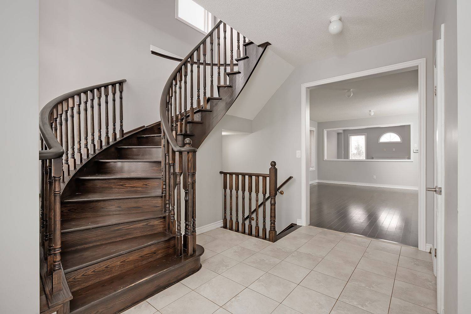 Oakville, ON L6M 0G1,2105 Falling Green DR