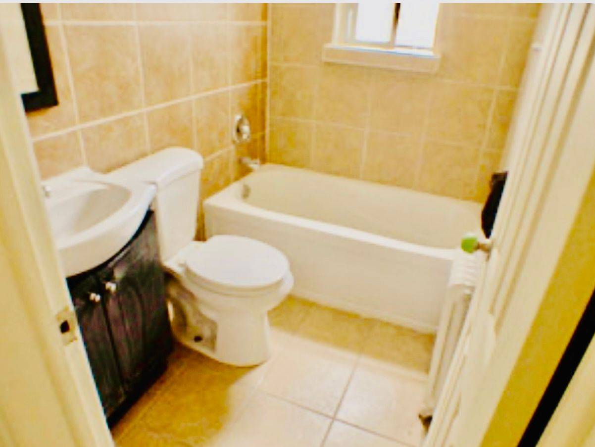 Toronto W06, ON M8Z 1G1,46 Hay AVE #1 bedroom unit