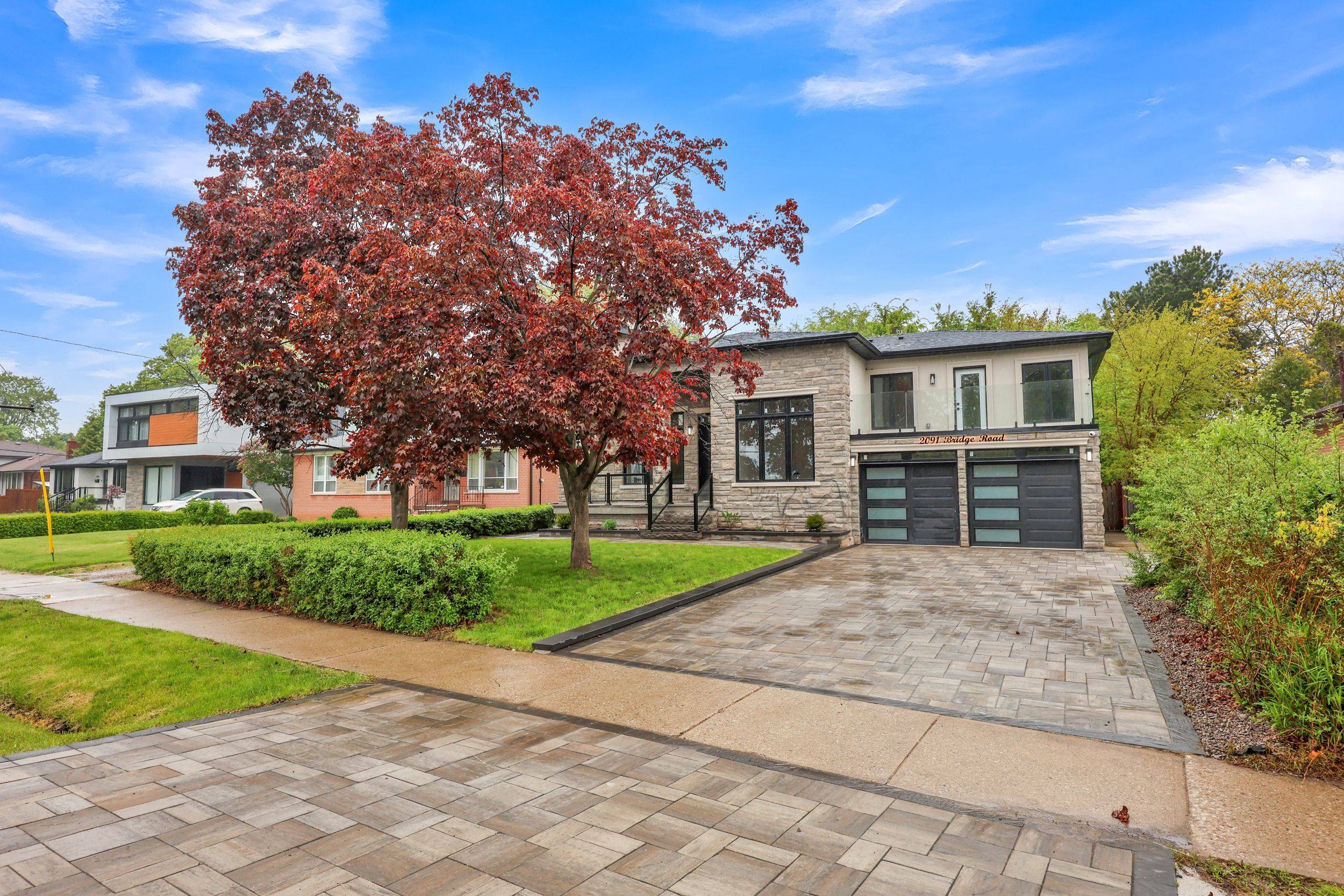 Oakville, ON L6L 2E8,2091 BRIDGE RD #Upper Level