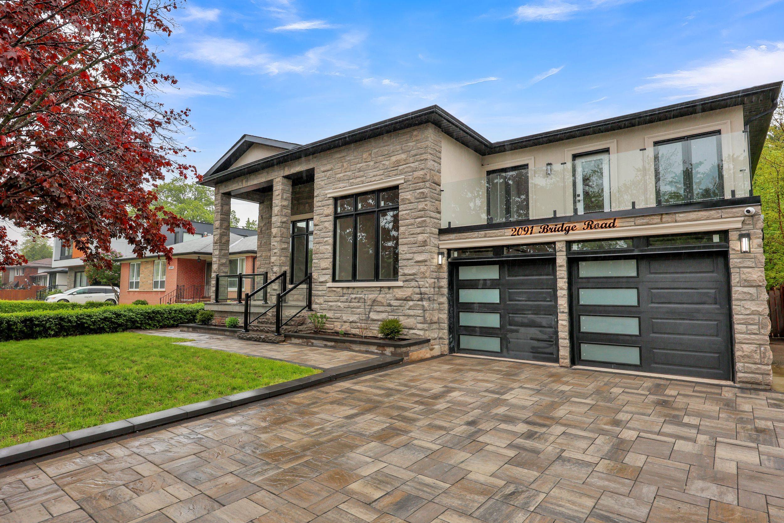 Oakville, ON L6L 2E8,2091 BRIDGE RD #Upper Level
