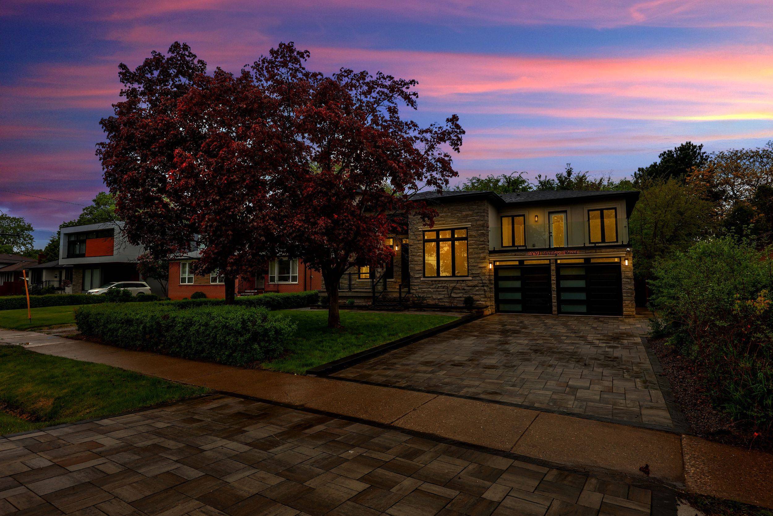 Oakville, ON L6L 2E8,2091 BRIDGE RD #Upper Level