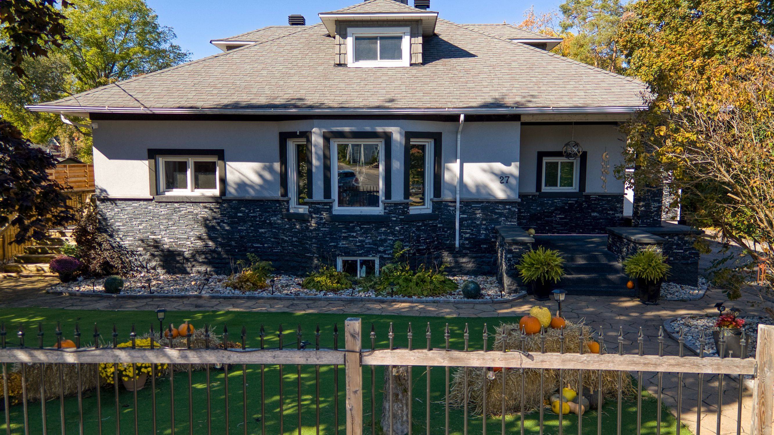 Carleton Place, ON K7C 1T1,27 Allan ST