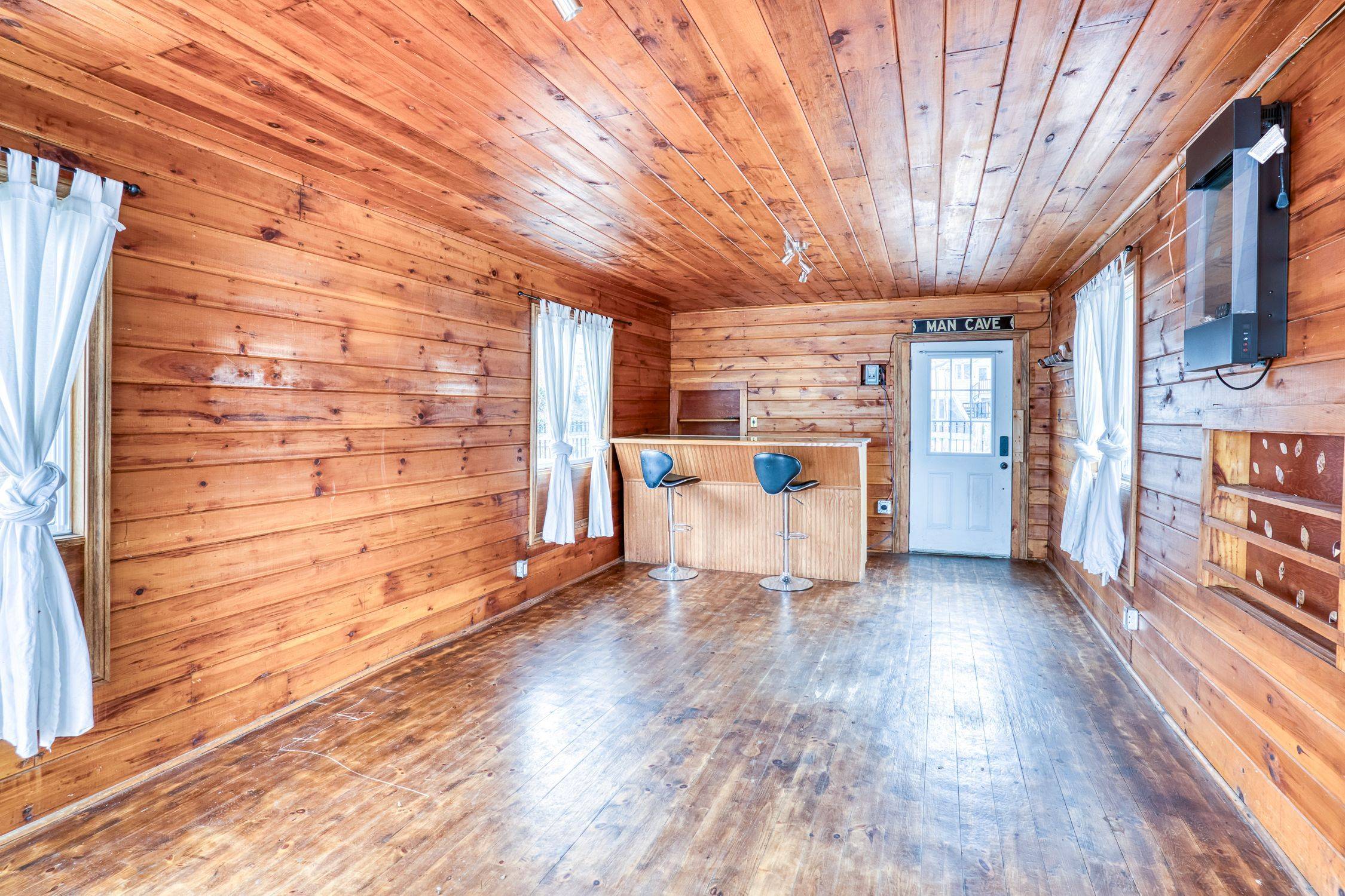 Carleton Place, ON K7C 1T1,27 Allan ST