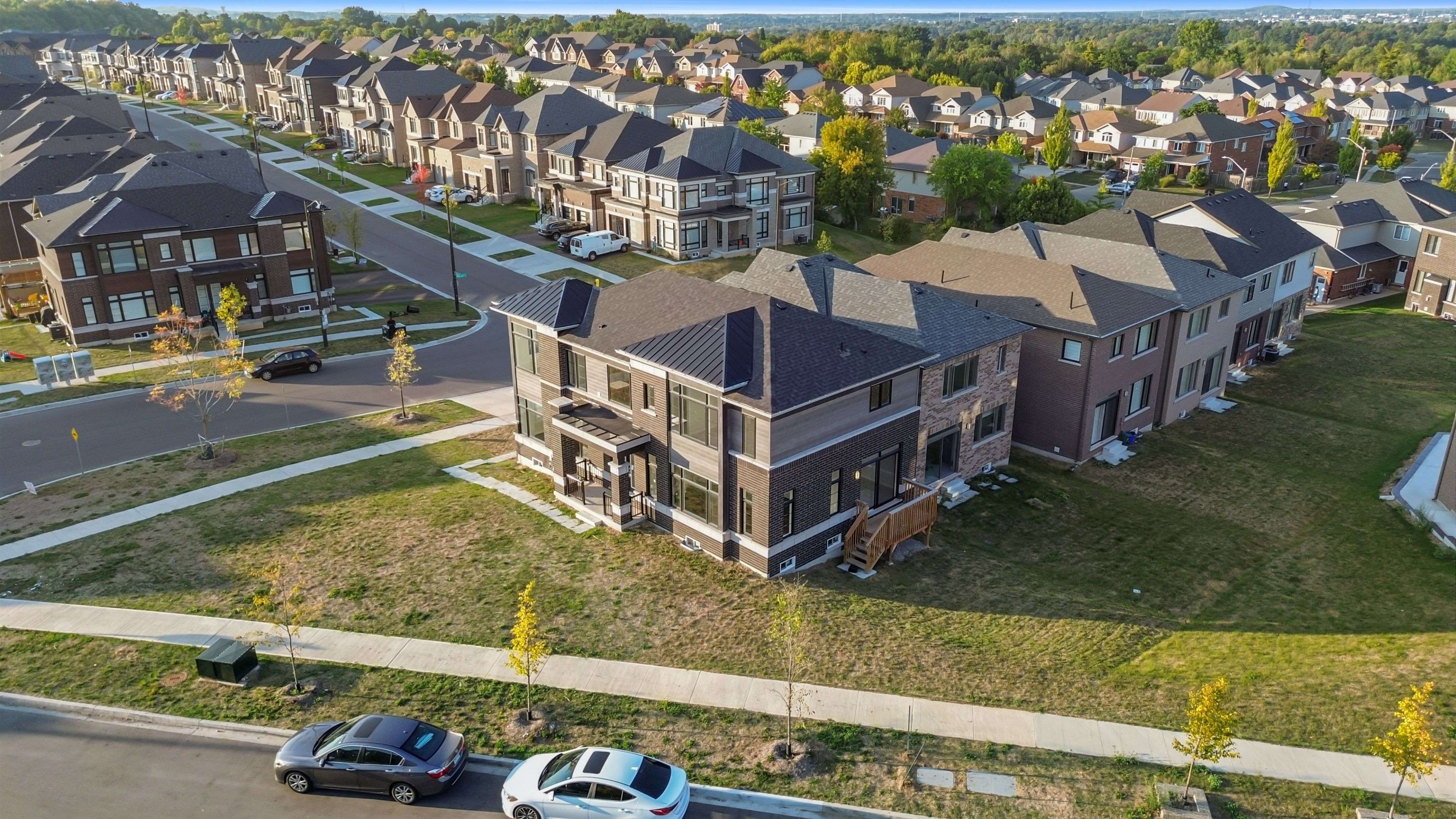 Cambridge, ON N1S 0C6,297 Bismark DR