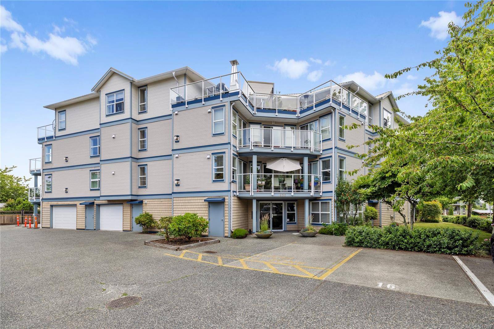 Nanaimo, BC V9R 2P1,650 Prideaux St #401