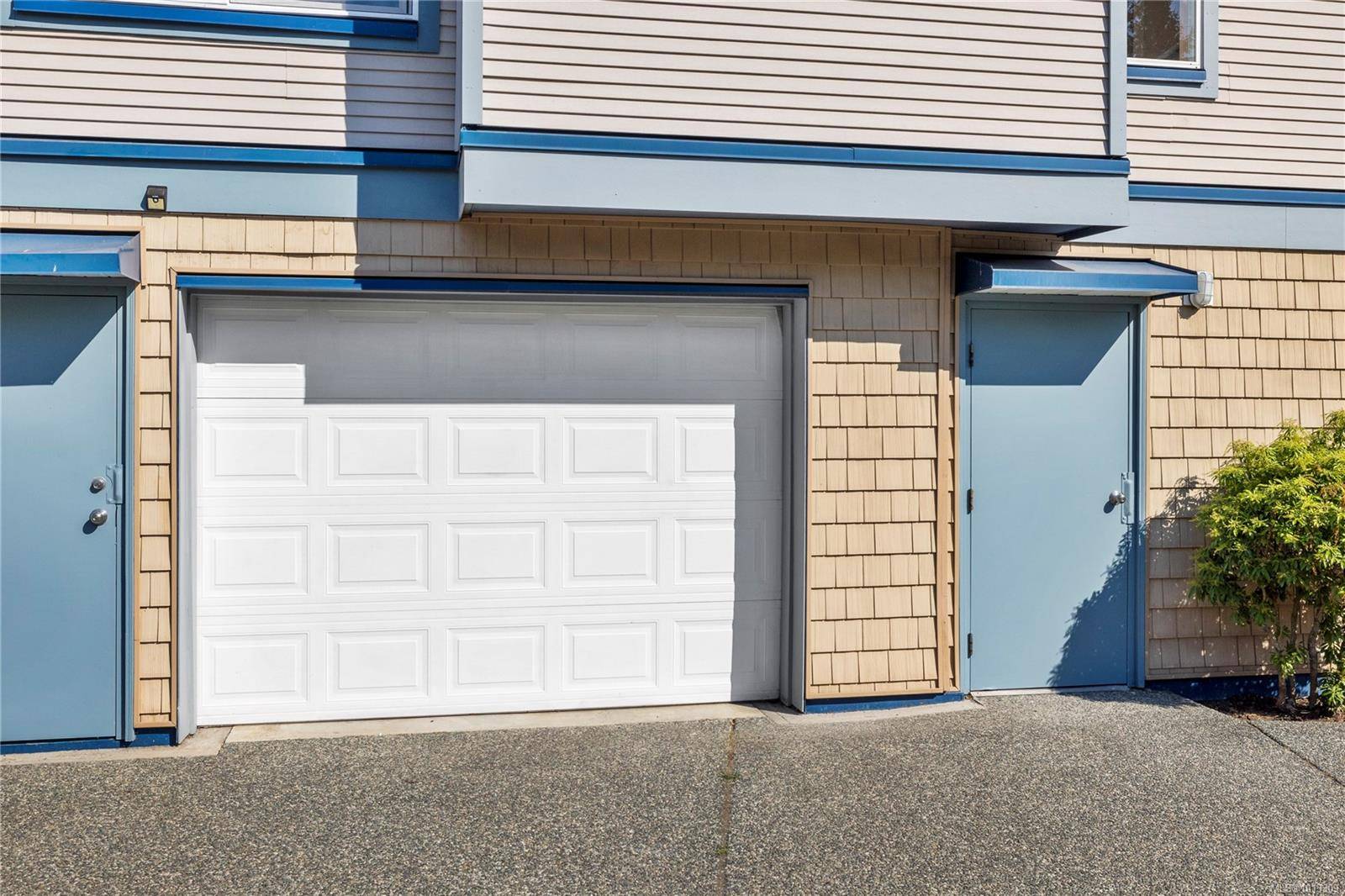 Nanaimo, BC V9R 2P1,650 Prideaux St #401