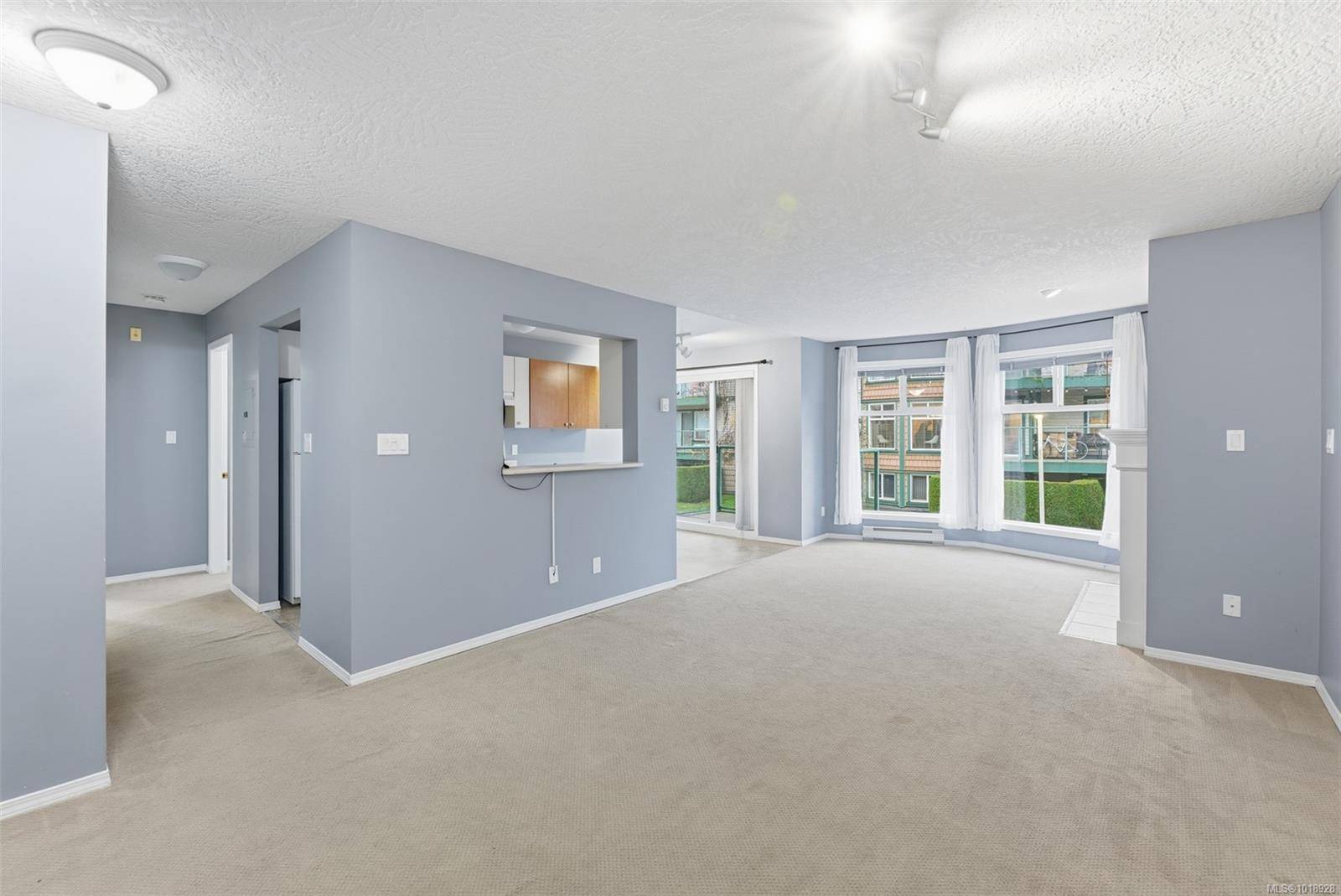 Saanich, BC V8X 2W6,894 Vernon Ave #306