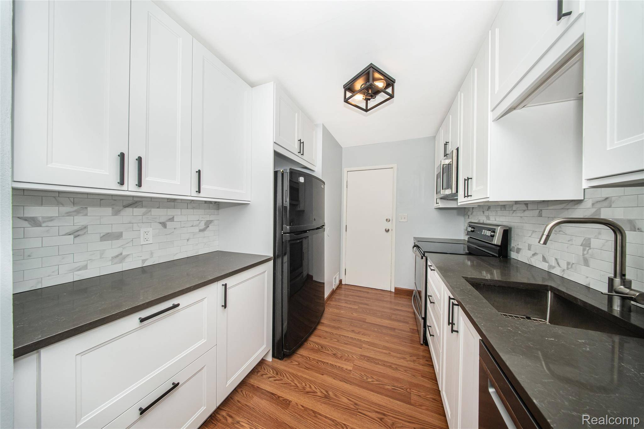 Ann Arbor, MI 48105,767 Skynob DR