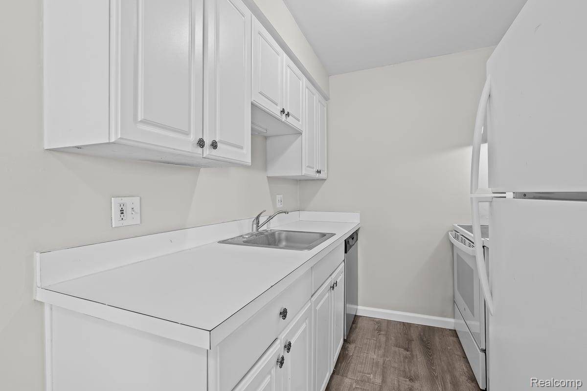 South Lyon, MI 48178,162 Princeton DR