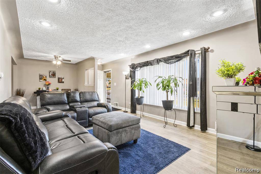 Eastpointe, MI 48021,17037 Stricker AVE