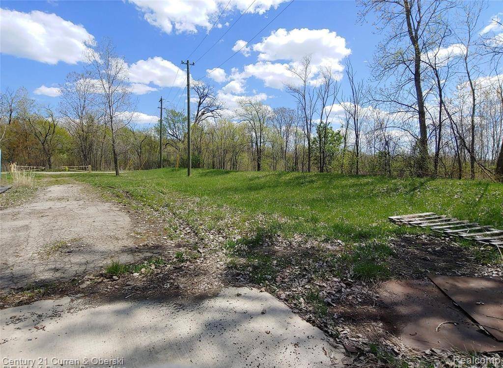 16620 Vining RD, Romulus, MI 48174