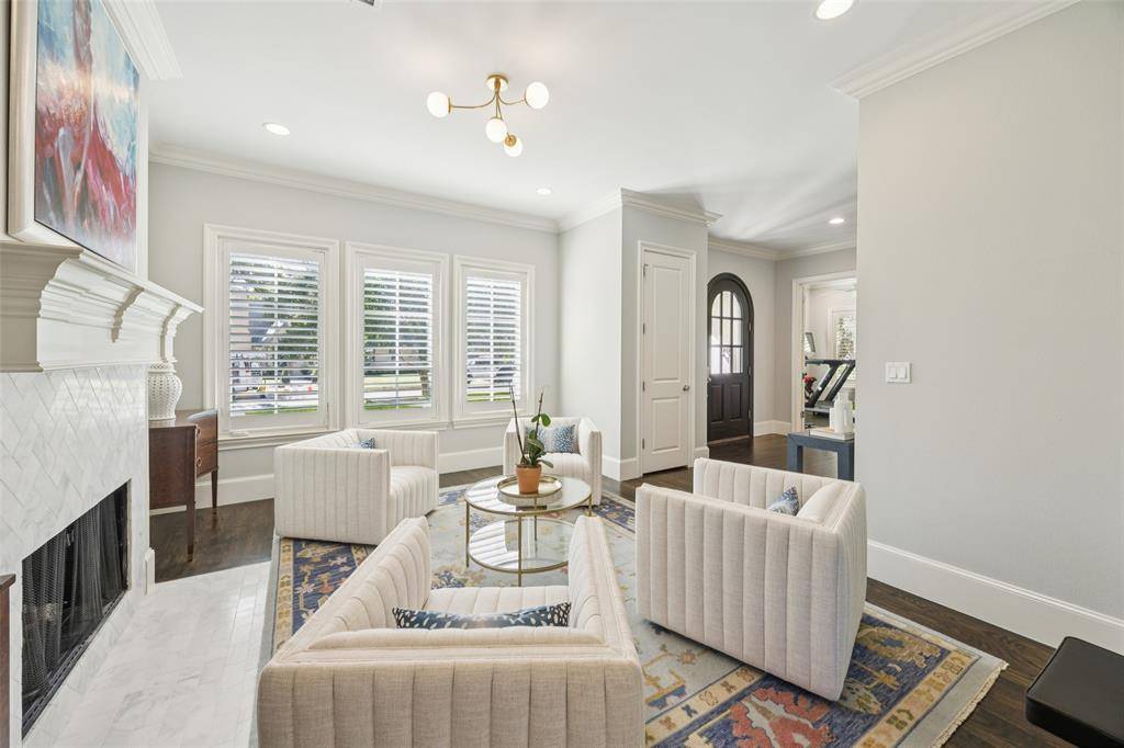 Dallas, TX 75214,6435 Glenrose Court