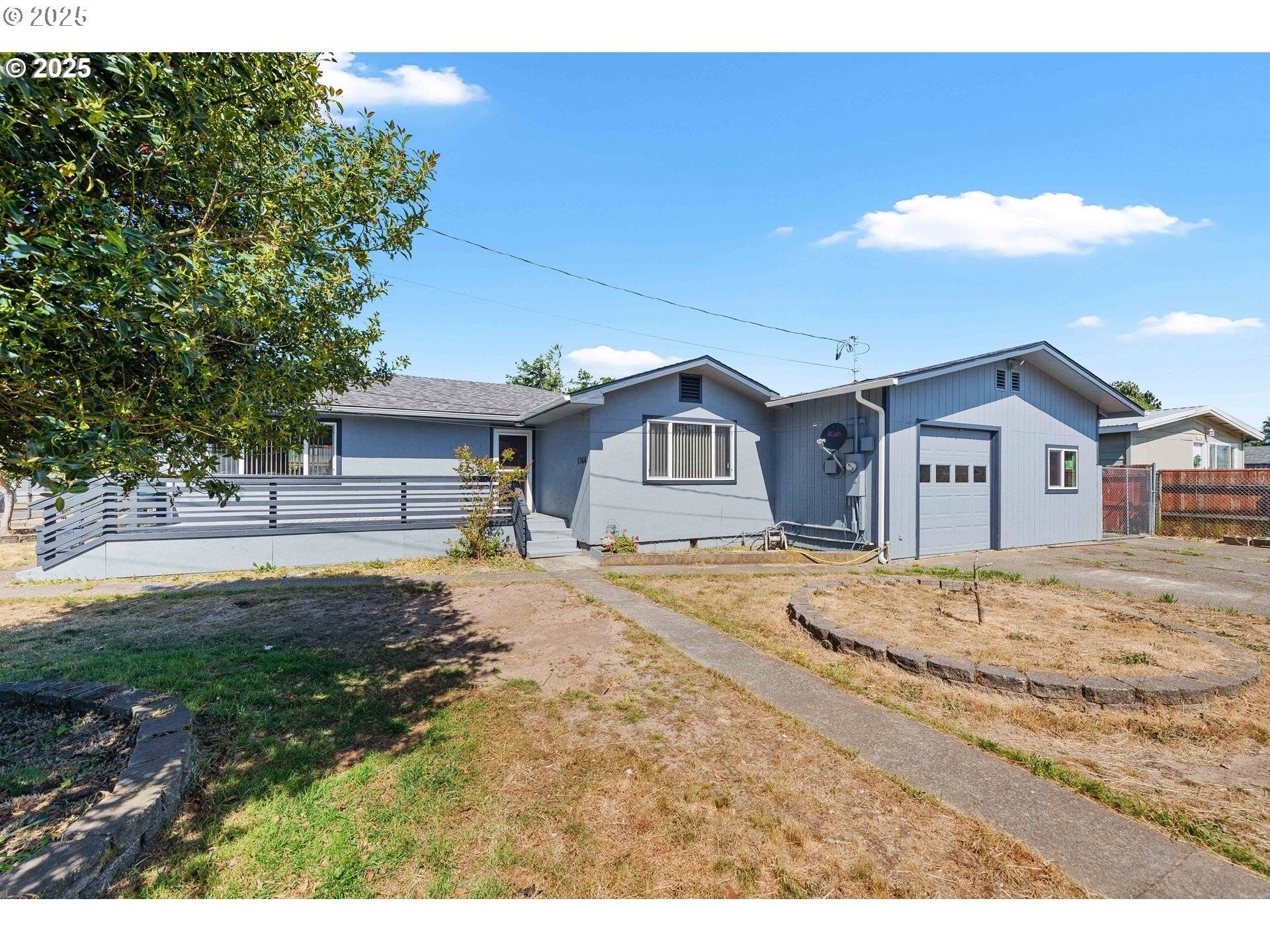 Coos Bay, OR 97420,1366 LAKESHORE DR