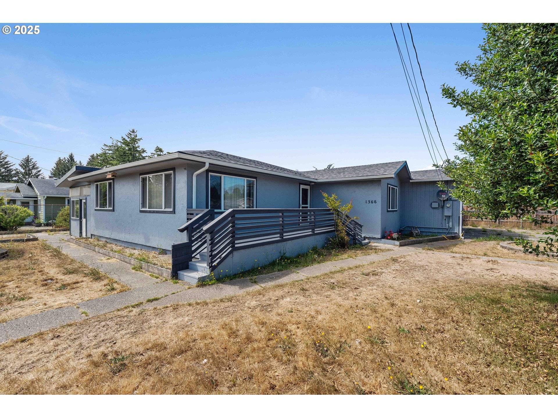 Coos Bay, OR 97420,1366 LAKESHORE DR