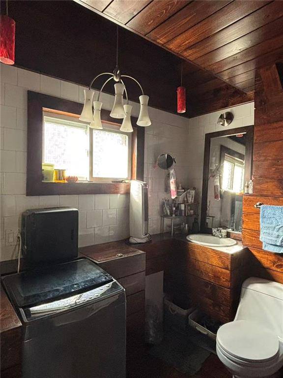 Queens, NY 11378,57-15 66th ST