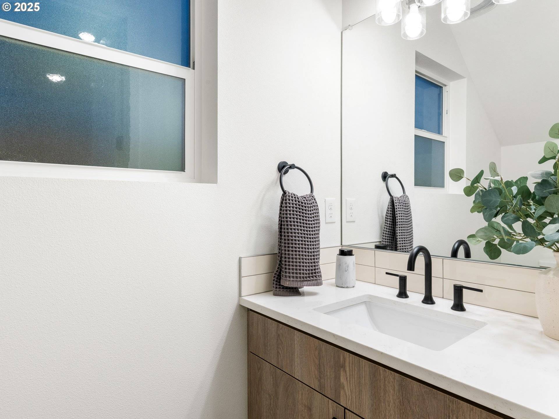 Portland, OR 97203,8330 N Bank ST