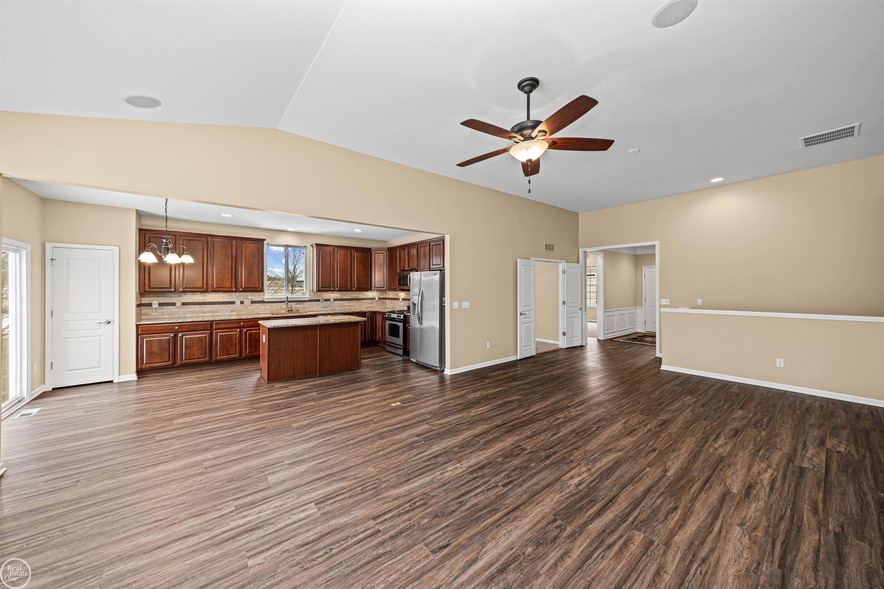 Macomb, MI 48042,49723 Whisperwood CT