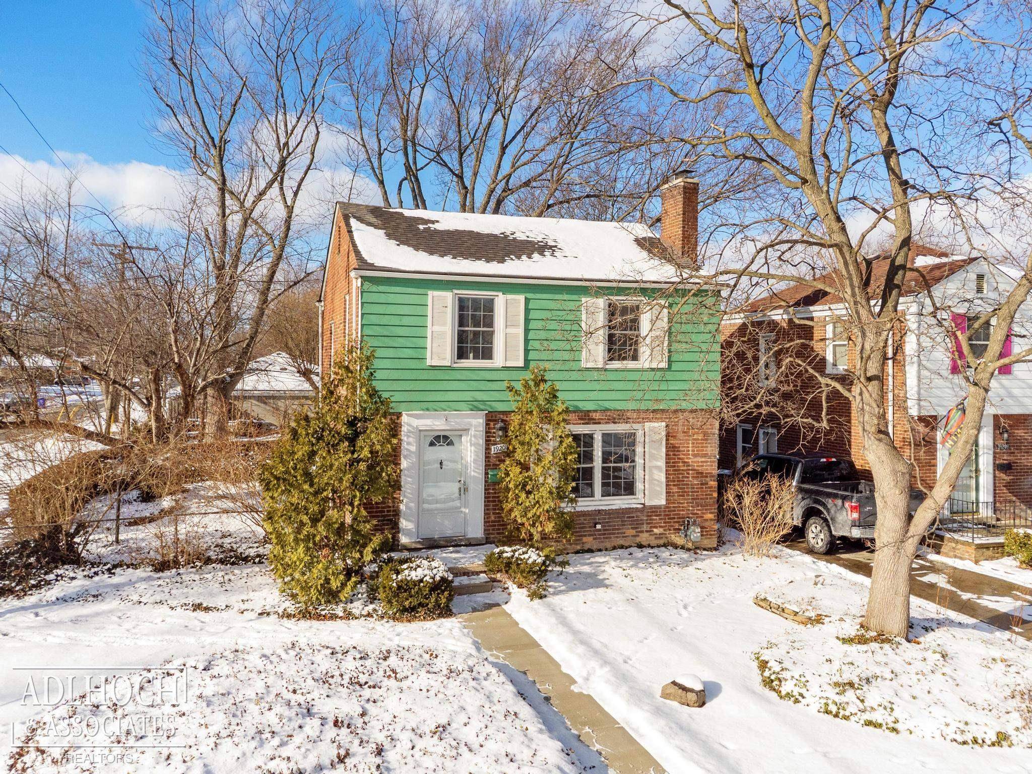 Grosse Pointe Woods, MI 48236,19201 Linville ST