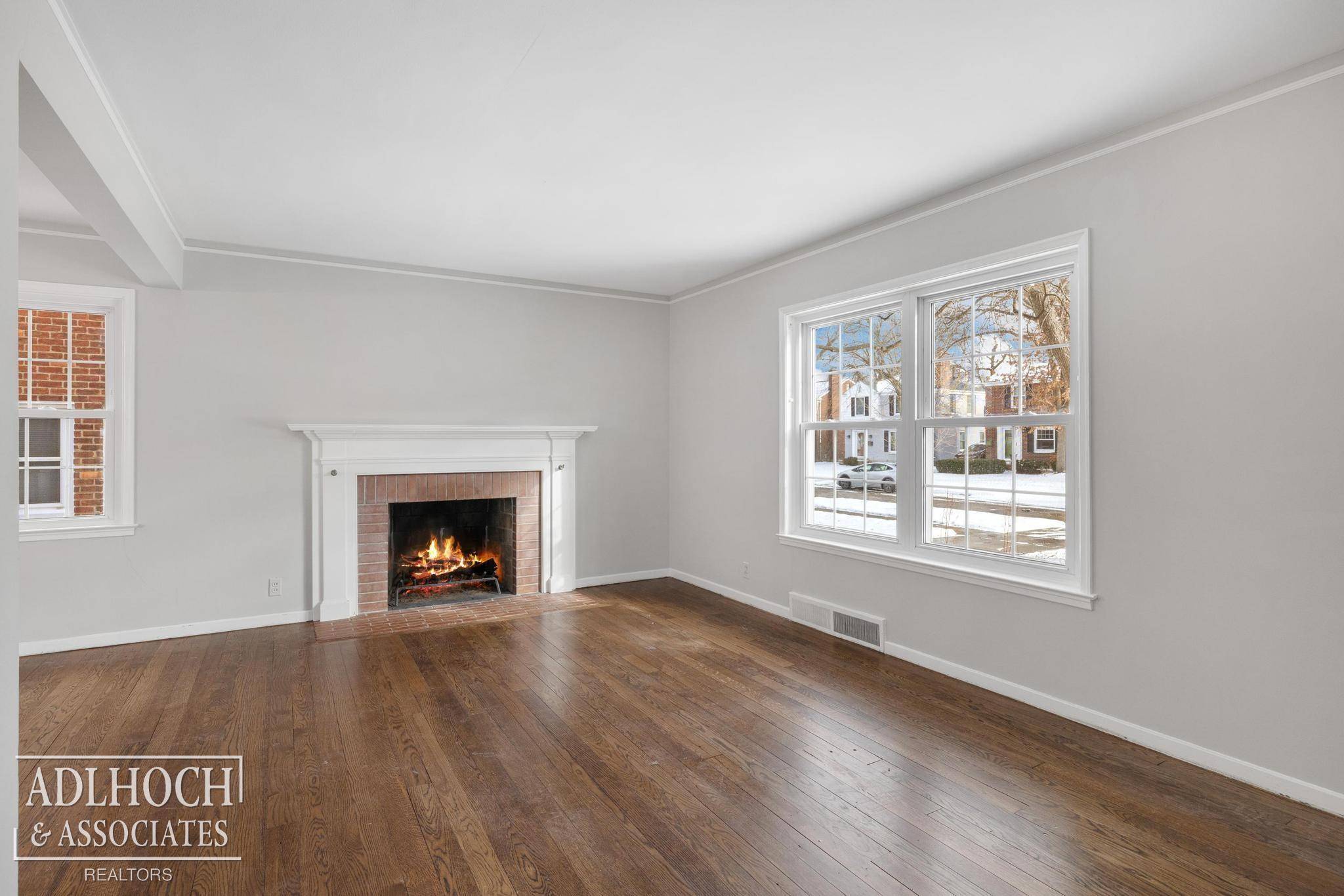 Grosse Pointe Woods, MI 48236,19201 Linville ST