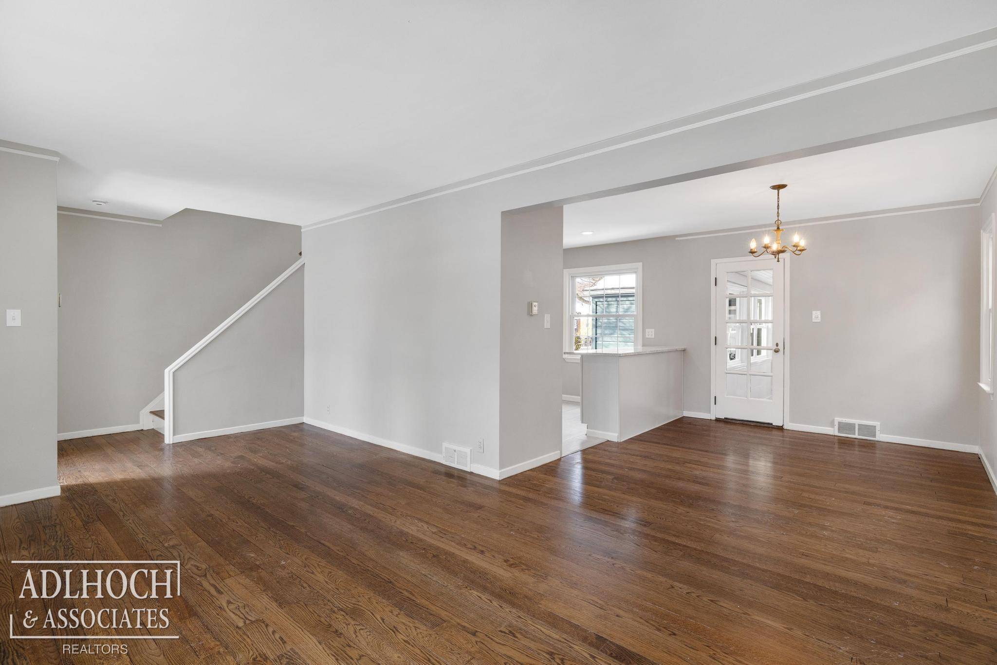 Grosse Pointe Woods, MI 48236,19201 Linville ST