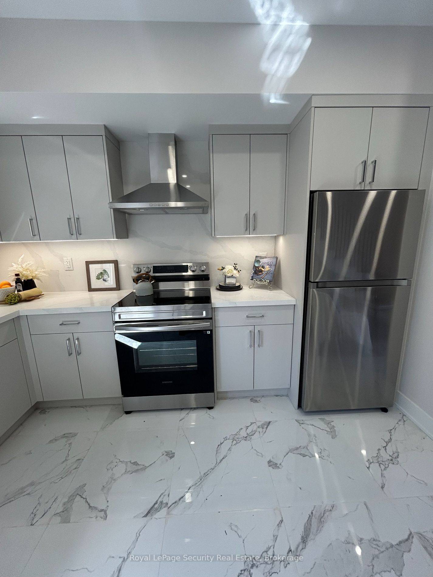 Toronto C01, ON M6G 3T3,513 Ossington ST #Laneway