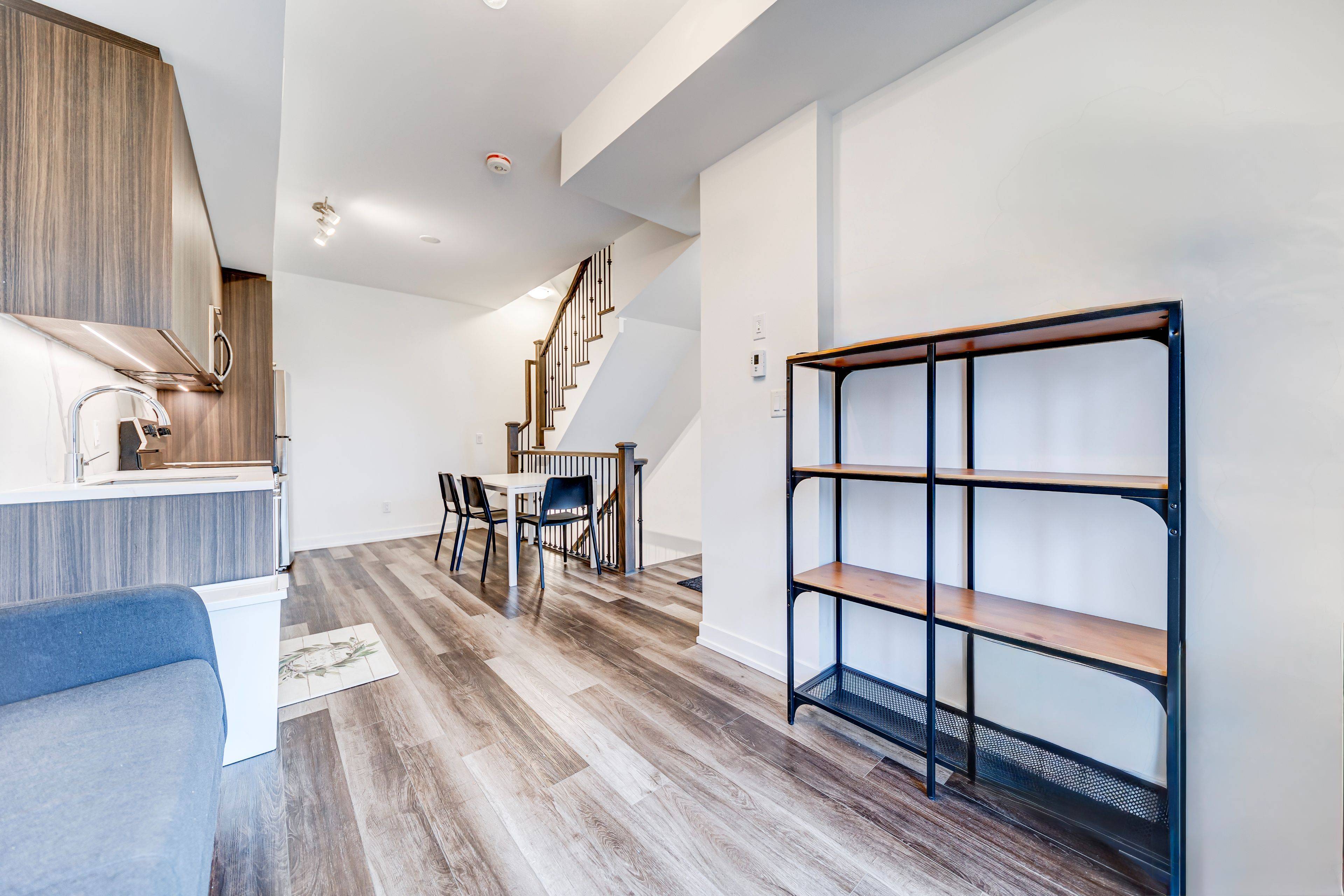 Toronto C14, ON M2M 0B8,51 Winlock PARK #27