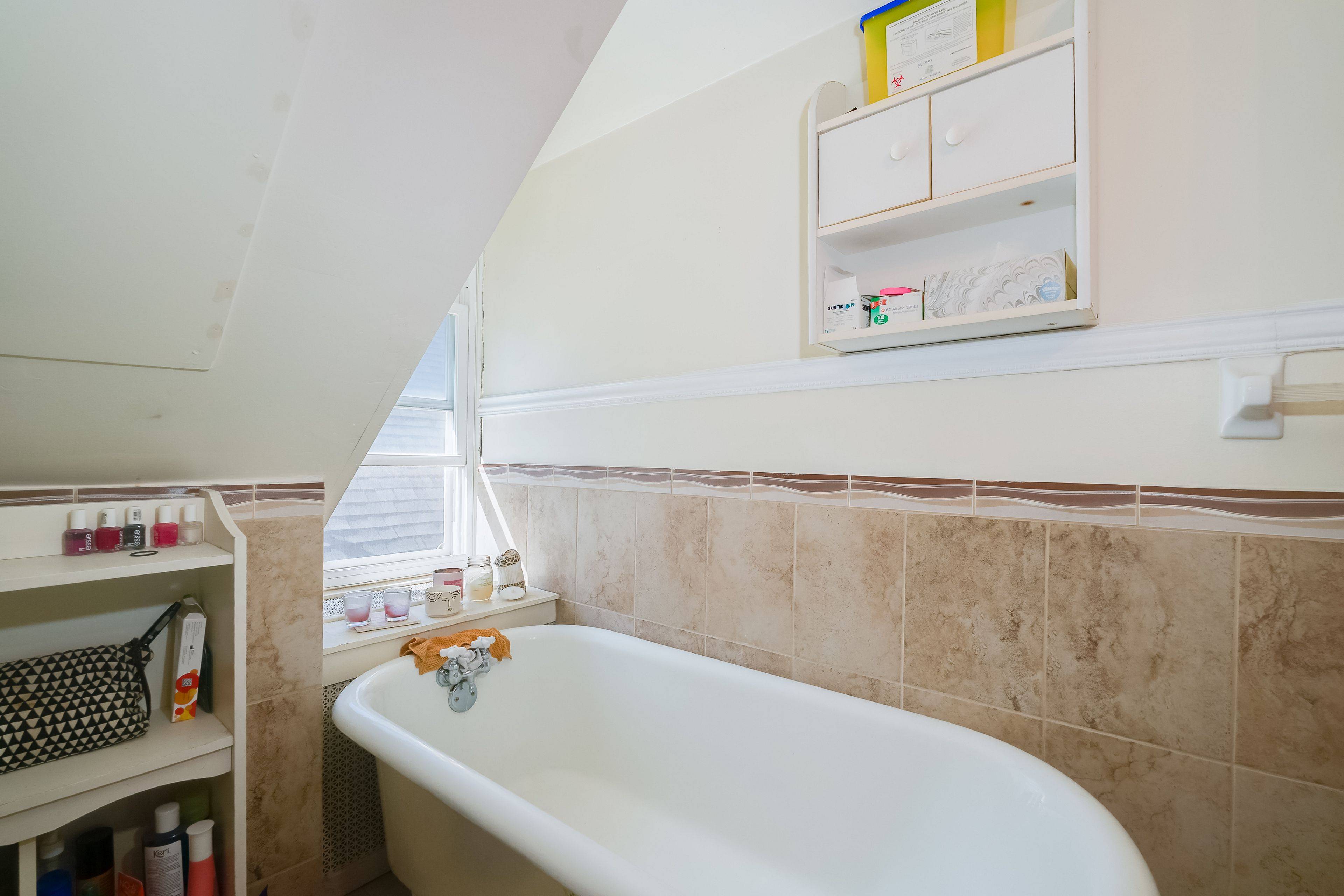 Toronto C09, ON M4T 1K4,50 Glenrose AVE #5