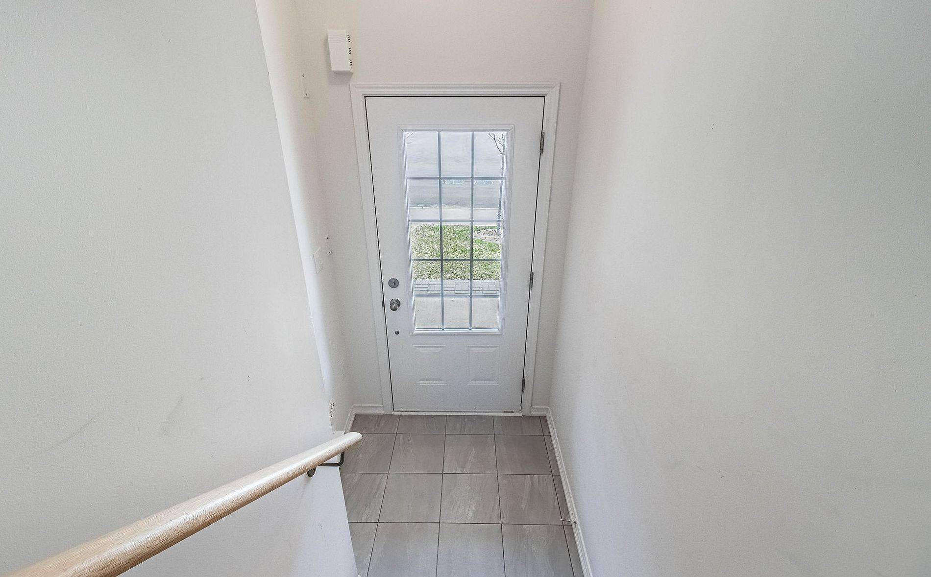 Oshawa, ON L1L 0P9,2560 Barbarolli PATH #109