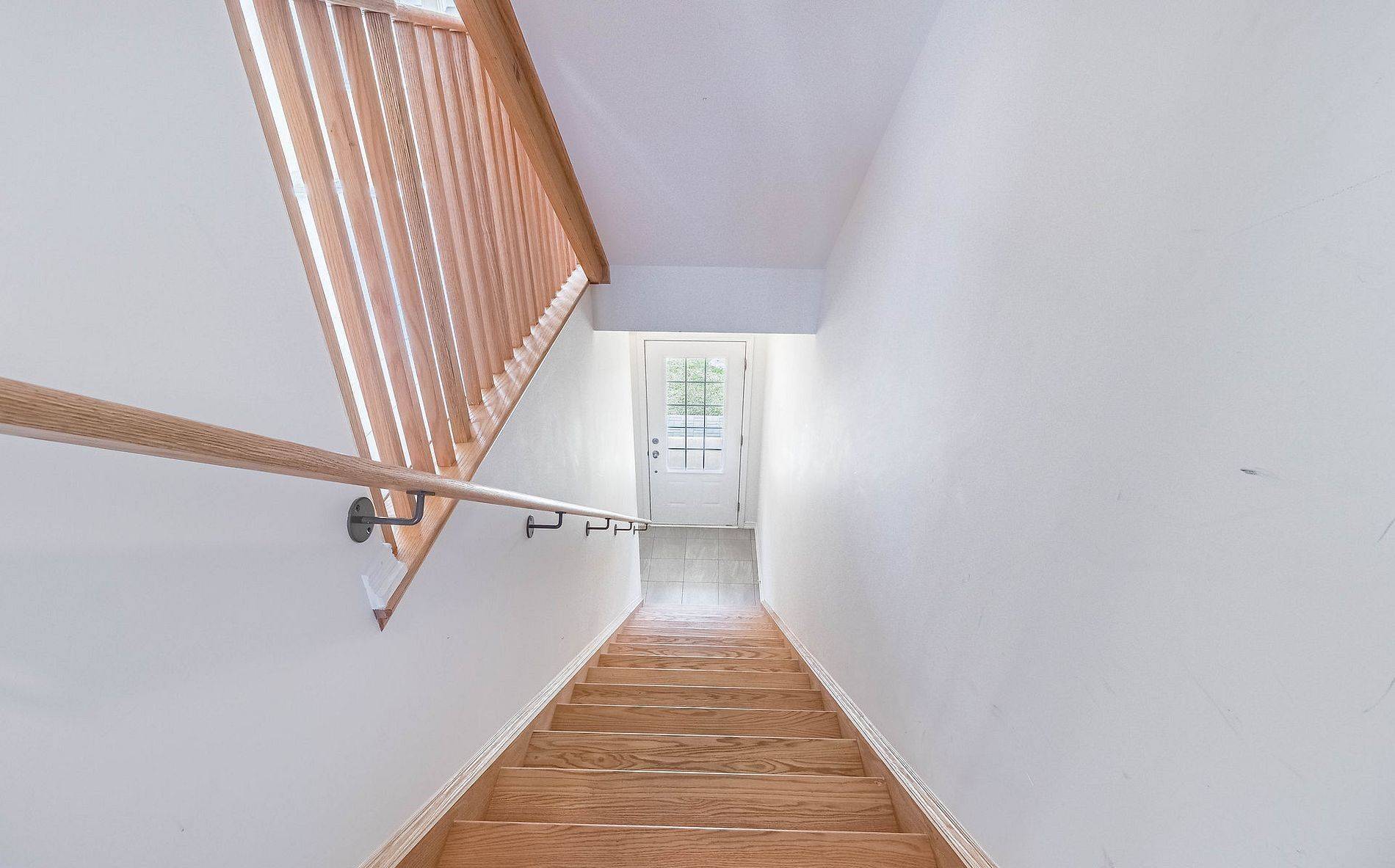 Oshawa, ON L1L 0P9,2560 Barbarolli PATH #109