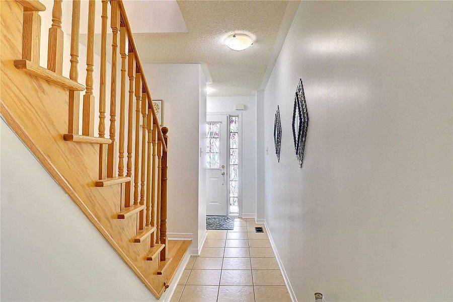 Toronto E11, ON M1X 0A9,17 Rivitt PL #Main