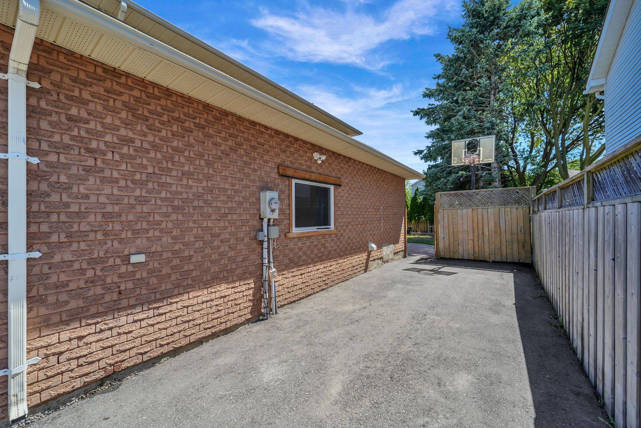 Clarington, ON L1E 1C1,19 Glenabbey DR