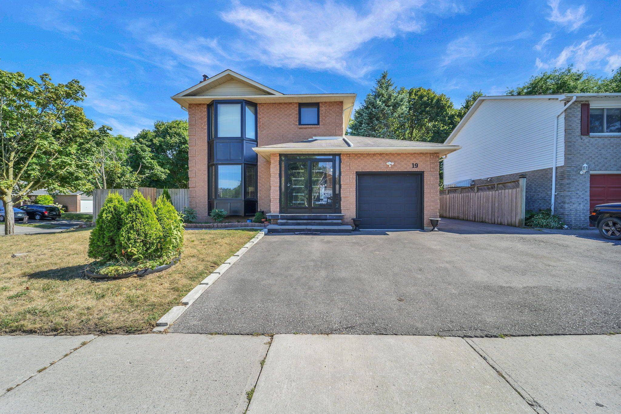 Clarington, ON L1E 1C1,19 Glenabbey DR