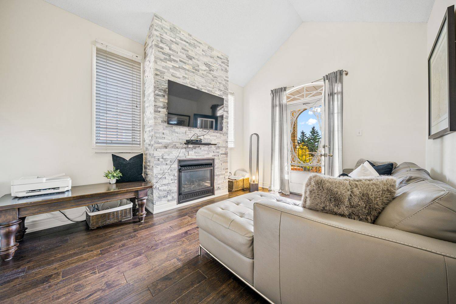 Pickering, ON L1V 7A4,432 Woodsmere CRES