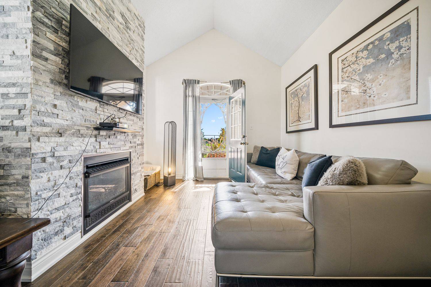 Pickering, ON L1V 7A4,432 Woodsmere CRES