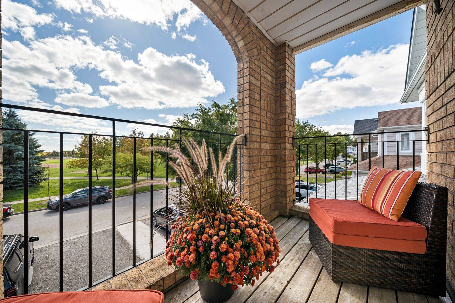 Pickering, ON L1V 7A4,432 Woodsmere CRES