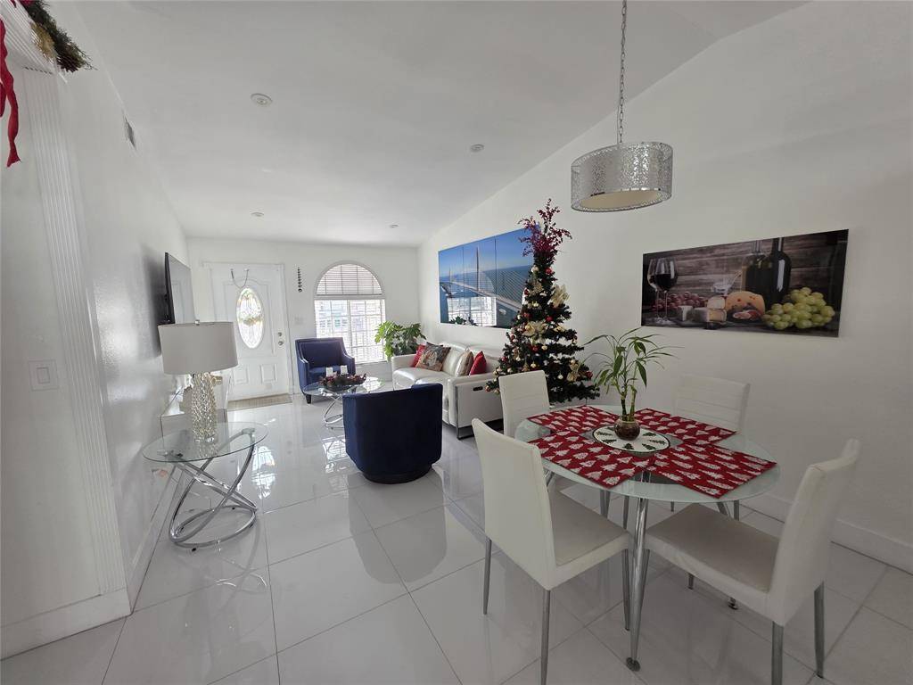 Hialeah, FL 33015,7635 NW 181st St