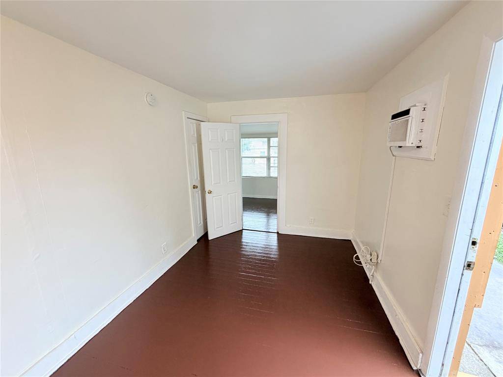 West Palm Beach, FL 33407,4341 Pinewood Ave #4341