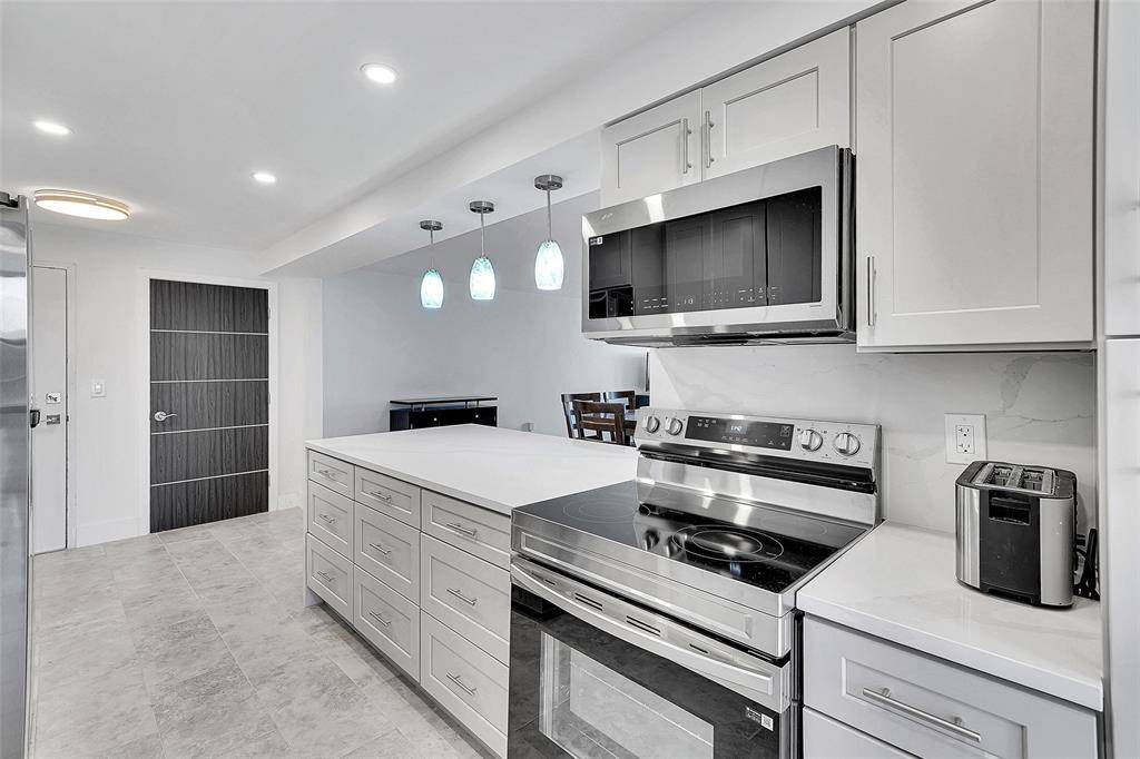 Hollywood, FL 33019,2301 S Ocean Dr #1701