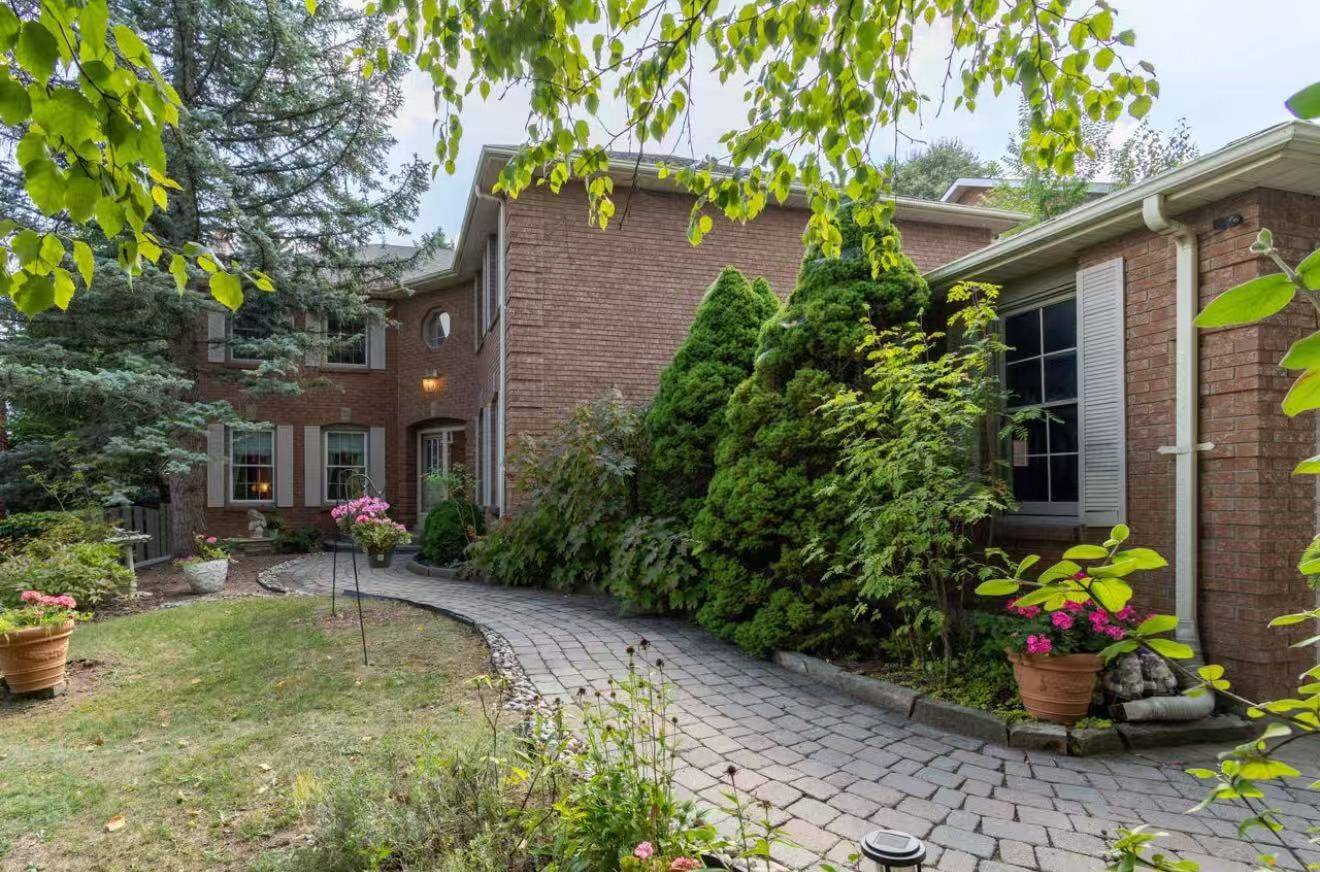 Markham, ON L3R 2W7,23 Briarwood RD