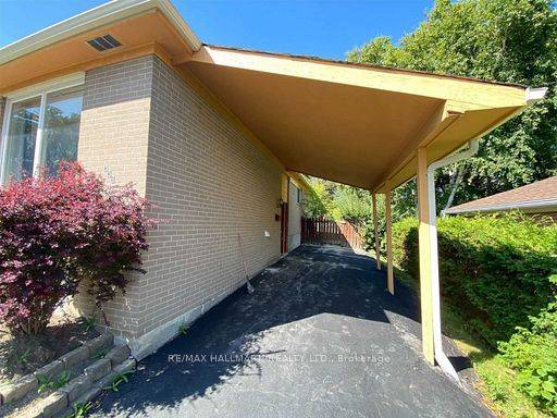 Newmarket, ON L3Y 1A7,331 Roywood CRES #MAIN