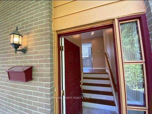 Newmarket, ON L3Y 1A7,331 Roywood CRES #MAIN