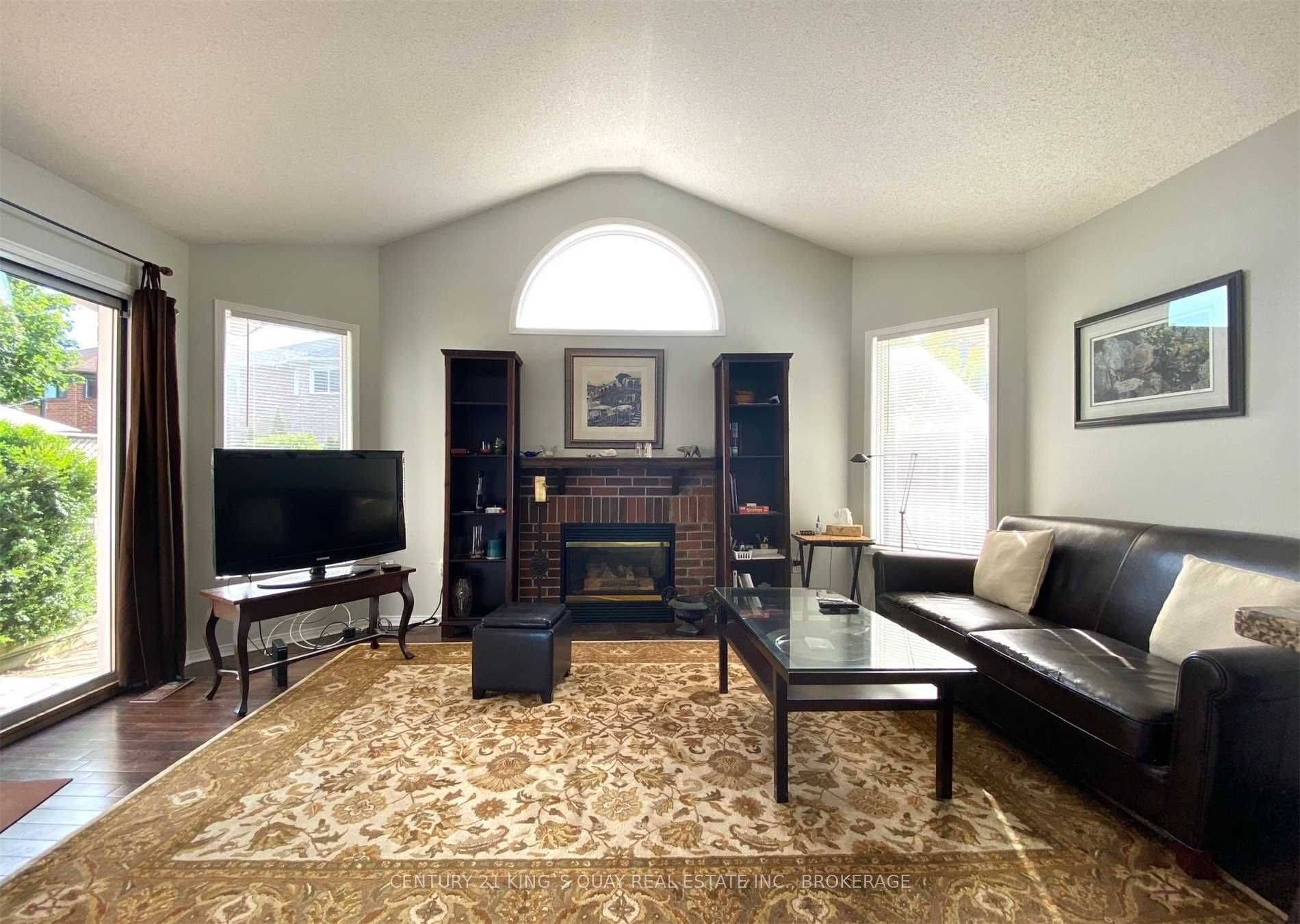 Aurora, ON L4G 7G3,22 Rush RD